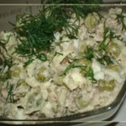 Слоеный салат с вареной рыбкой