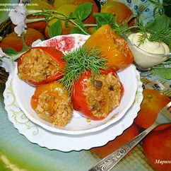 Перцы, фаршированные рисом, грибами и овощами