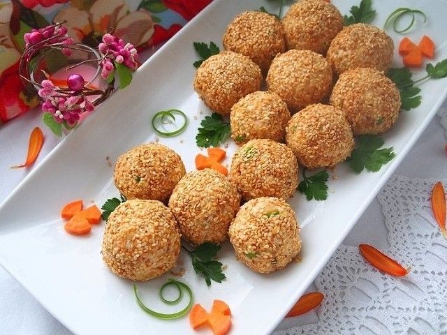 Новогодние закусочные шарики