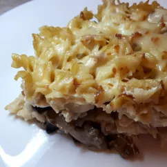 Макаронная запеканка с грибами и курицей