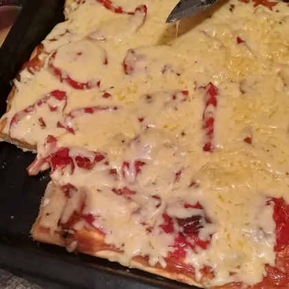 Пицца колбасная домашняя