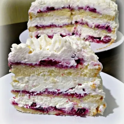 Бисквитный торт с вишневой прослойкой