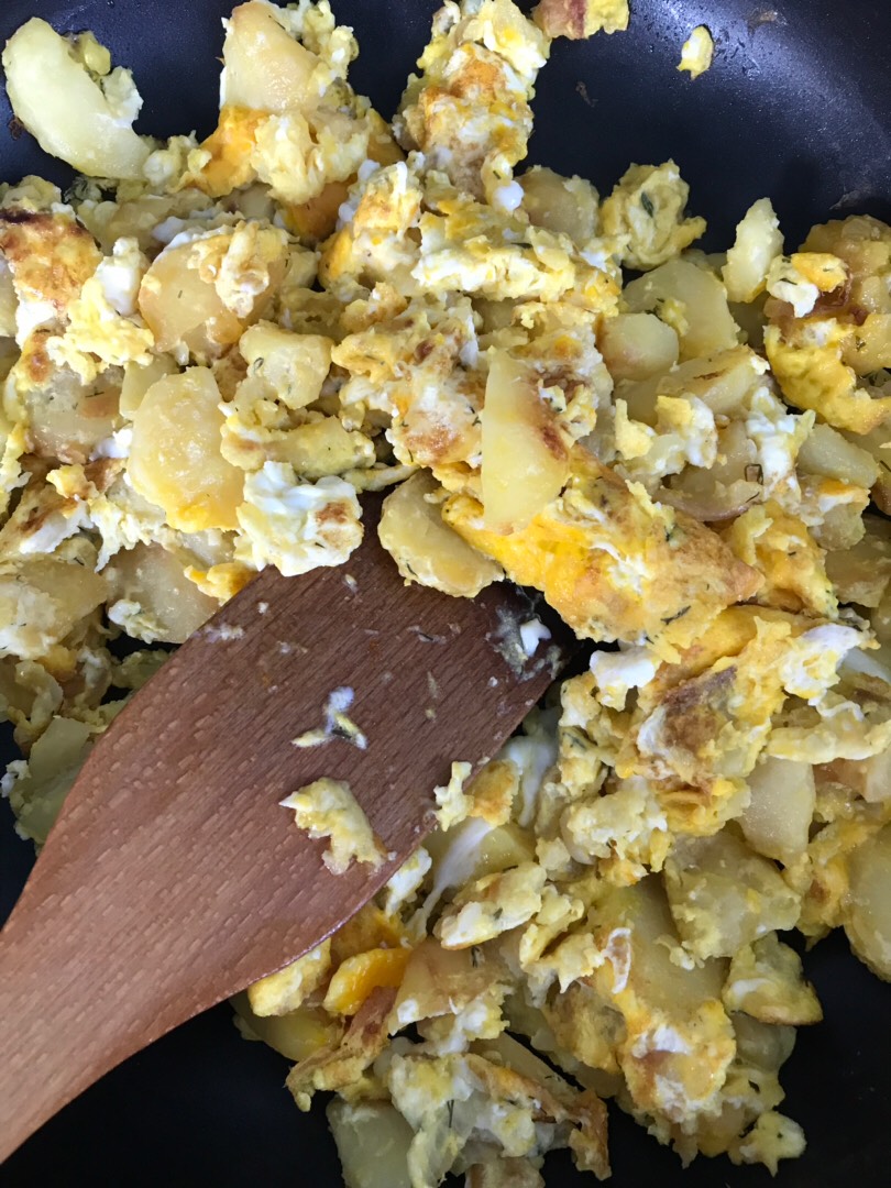 Как приготовить вкусную картошку с яйцом на сковороде, чтоб не осталось ни кусочка
