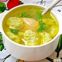 Клецки шпинатные с куриным бульоном