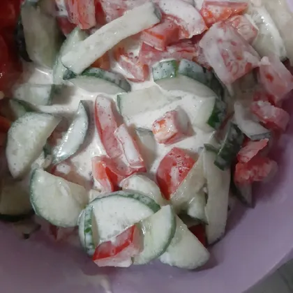 Овощной салатик со сметанкой