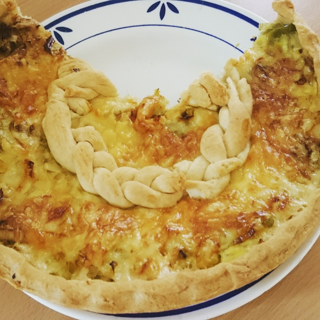 Простой сырный пирог с луком, пошаговый рецепт на ккал, фото, ингредиенты - Юлия Высоцкая