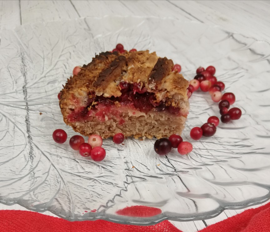 Пирог с клюквой из слоеного дрожжевого теста – пошаговый рецепт приготовления с фото