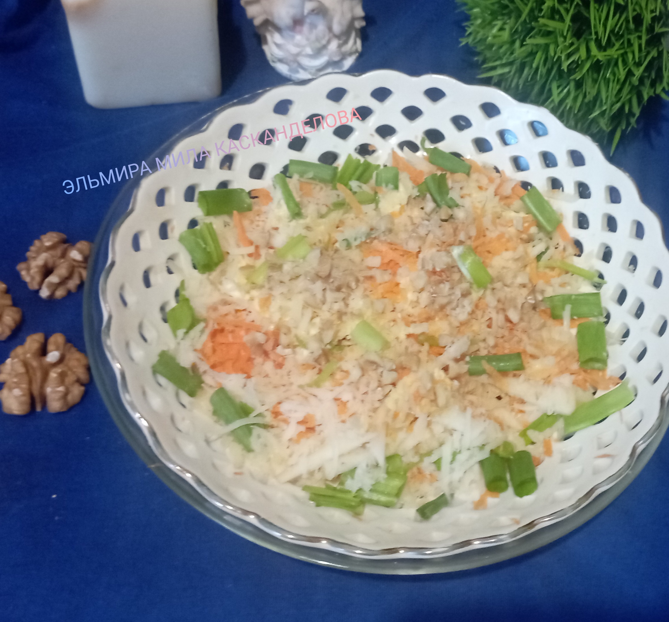 Салат из моркови, сыра и яблока