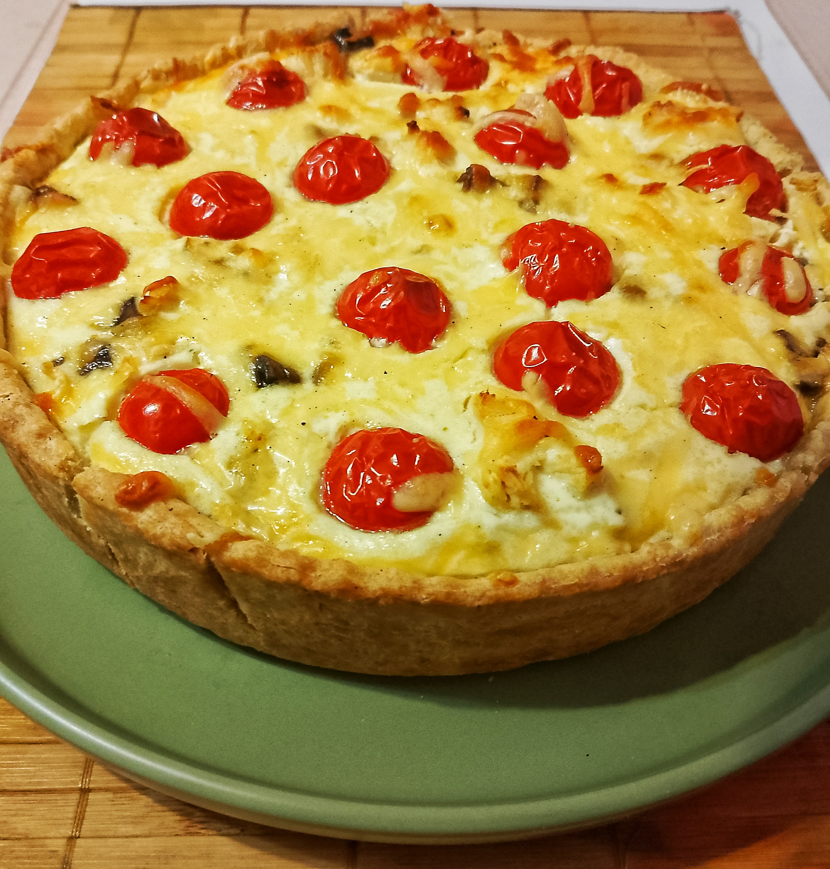 Открытый пирог - киш с курицей и грибами