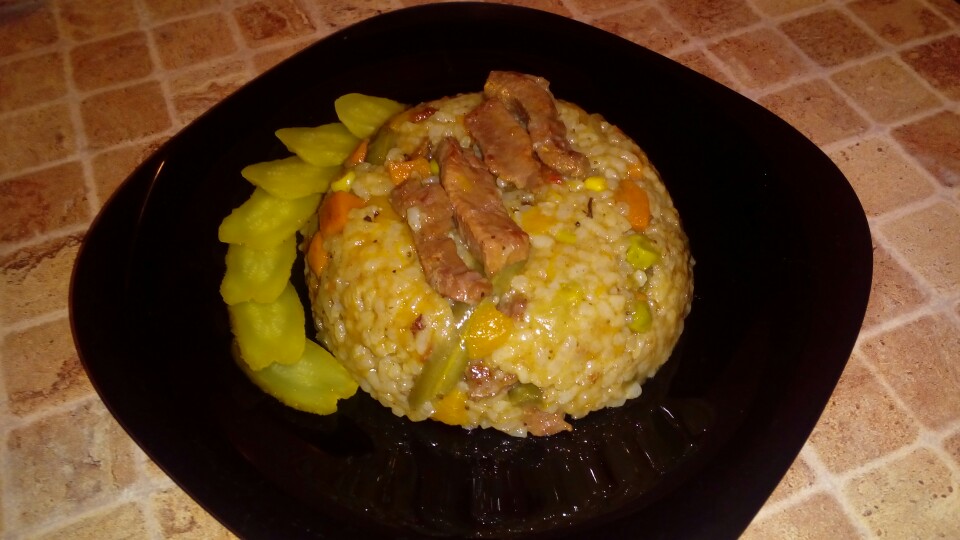 Остренький рис с говядиной и овощами