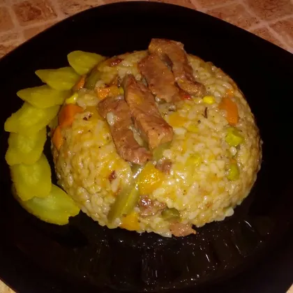 Остренький рис с говядиной и овощами