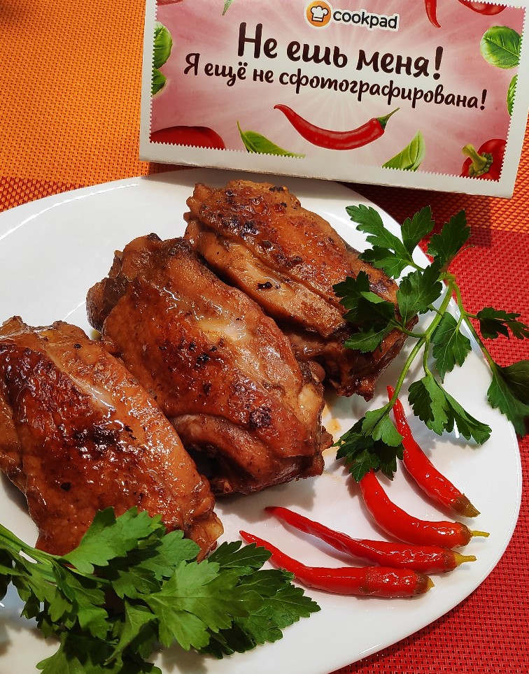 Куриные бедра с карри, тушёные с добавлением имбирного соуса