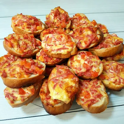 Бесподобные мини-пиццы на батоне в духовке. Горячие бутерброды с сочной начинкой