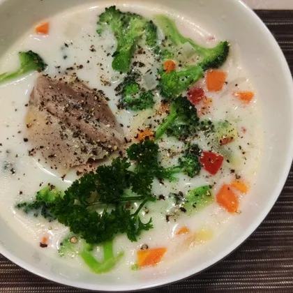 Сливочный крем-суп с курицей и брокколи