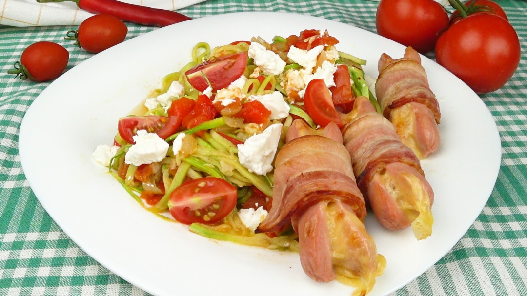 Спагетти из кабачков с сосисками в беконе | Spaghetti from vegetable marrows