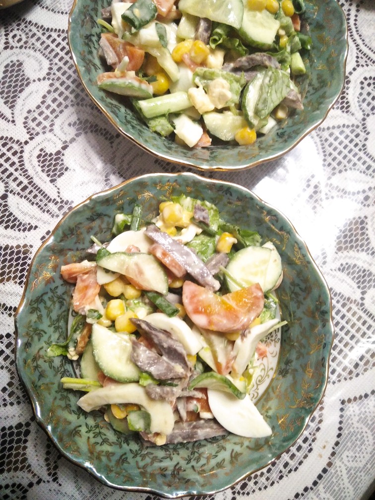 Салат обжорка классический с солеными огурцами