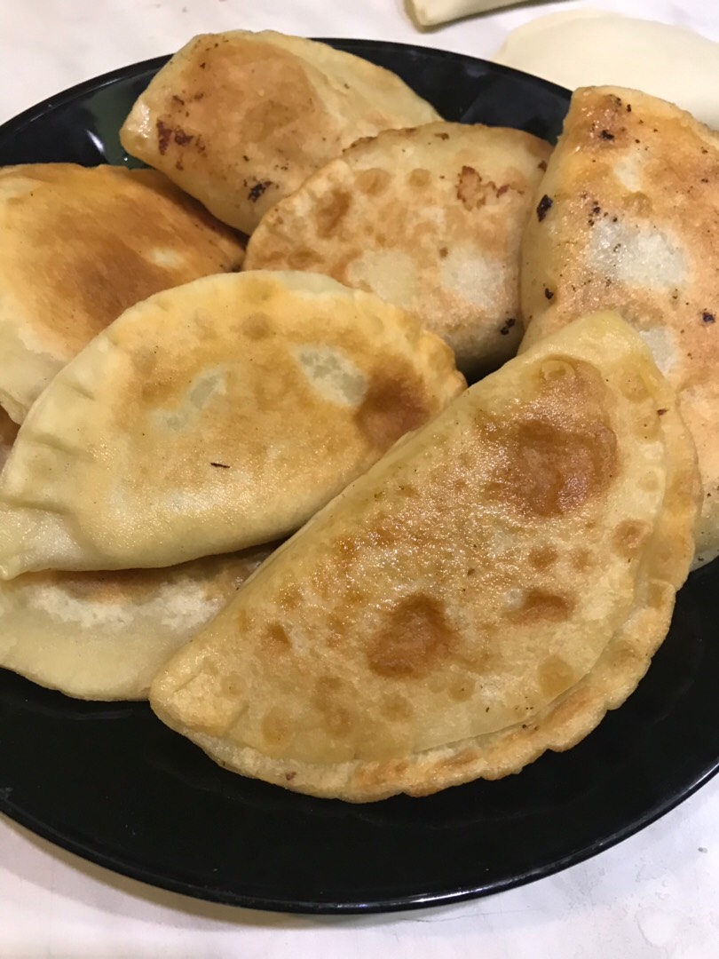 Сочные пирожки с куриным фаршем и картофелем