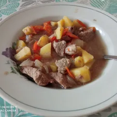 Тушеные овощи с мясом в духовке