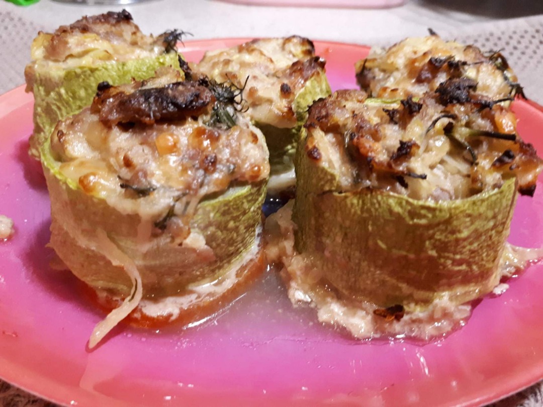 Запеченные кабачковые кольца с фаршем