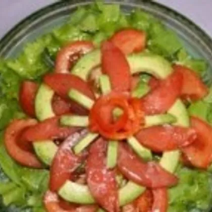 Салат с рыбой и авокадо «Новогодний шарм»