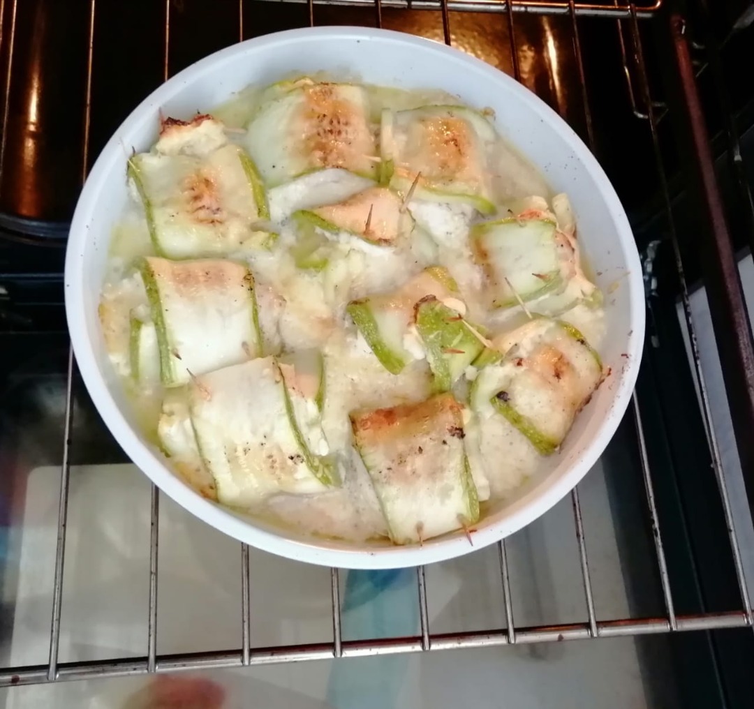 Рулетики из курицы и кабачка