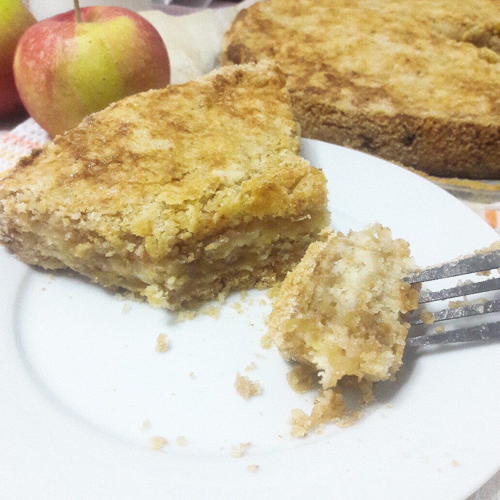 Насыпной яблочный пирог Три Стакана с молоком и манкой
