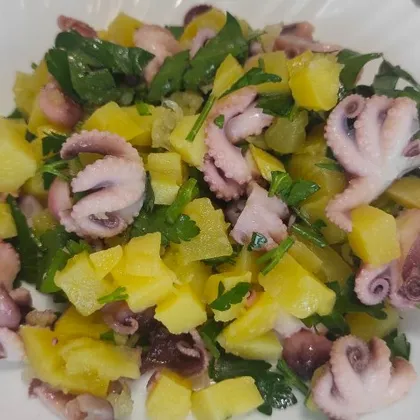 Салат с осьминогом