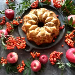 Шарлотка с изюмом 🍎