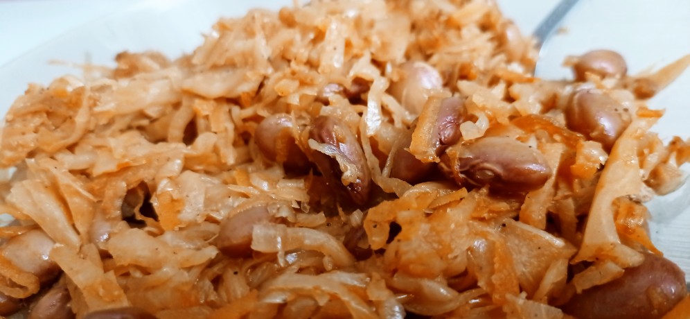 Тушëная капуста с фасолью