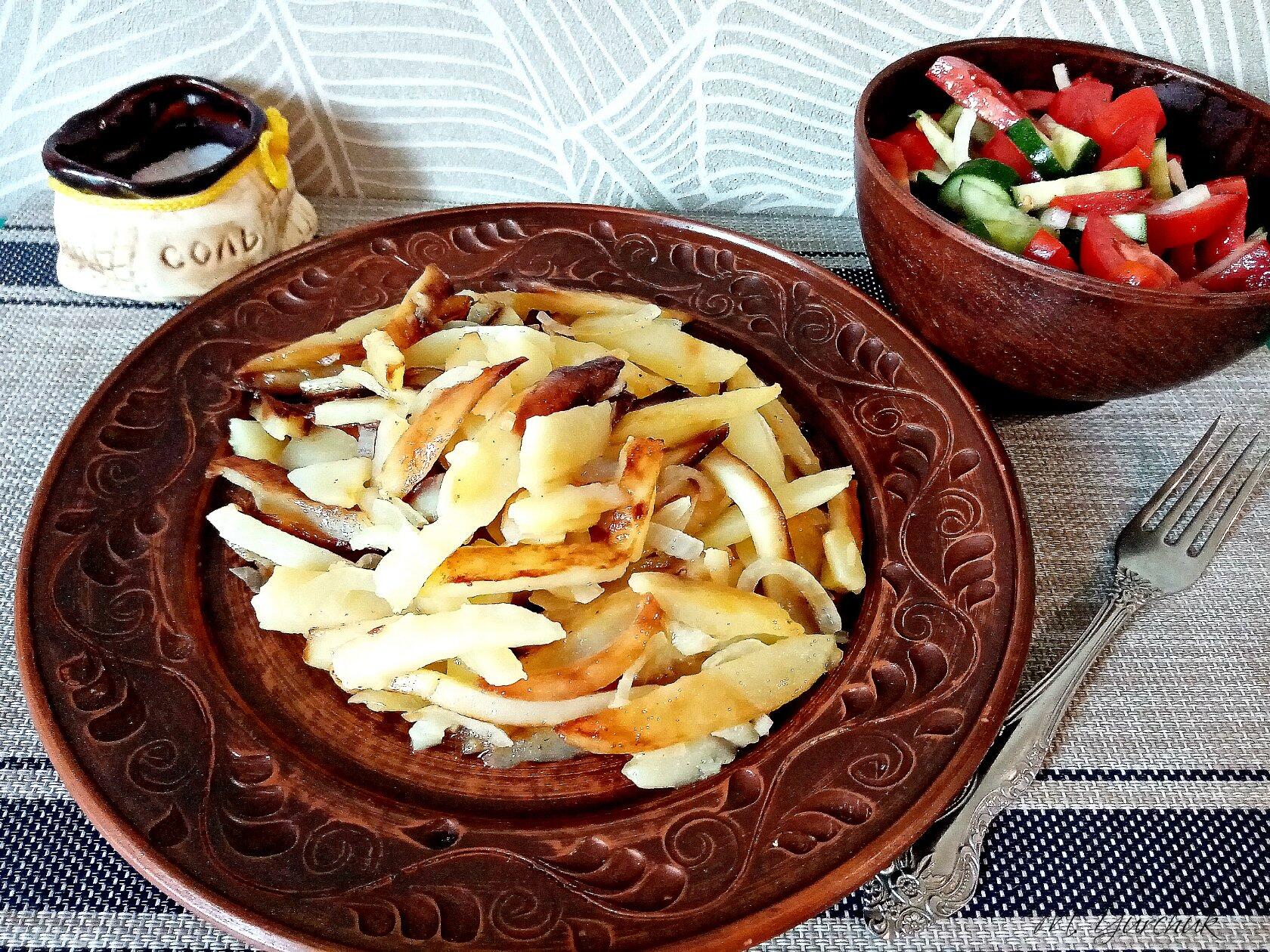 Жареная картошка на сковороде 