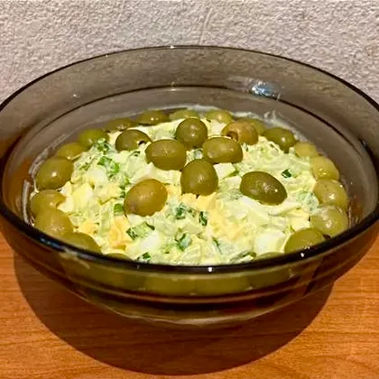Салат из яиц с огурцом и зелёным луком