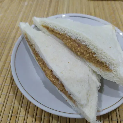 Сандвич с арахисовой пастой