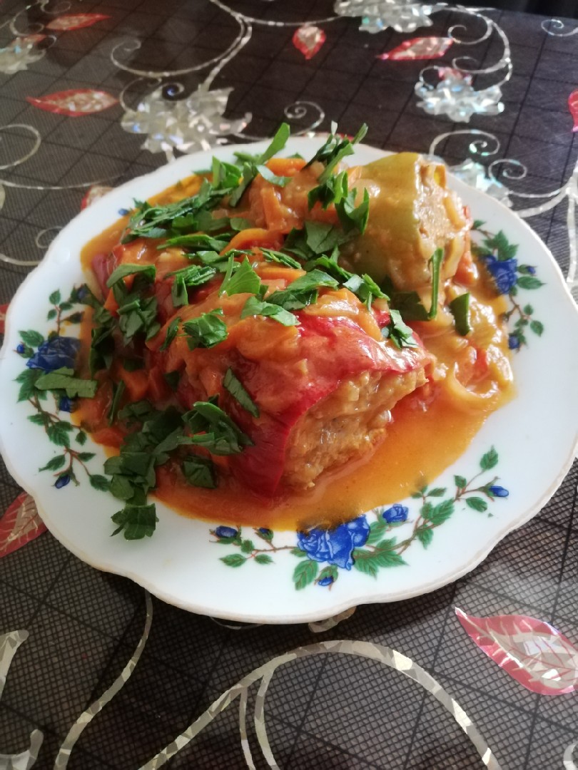 Перец фаршированный с подливой