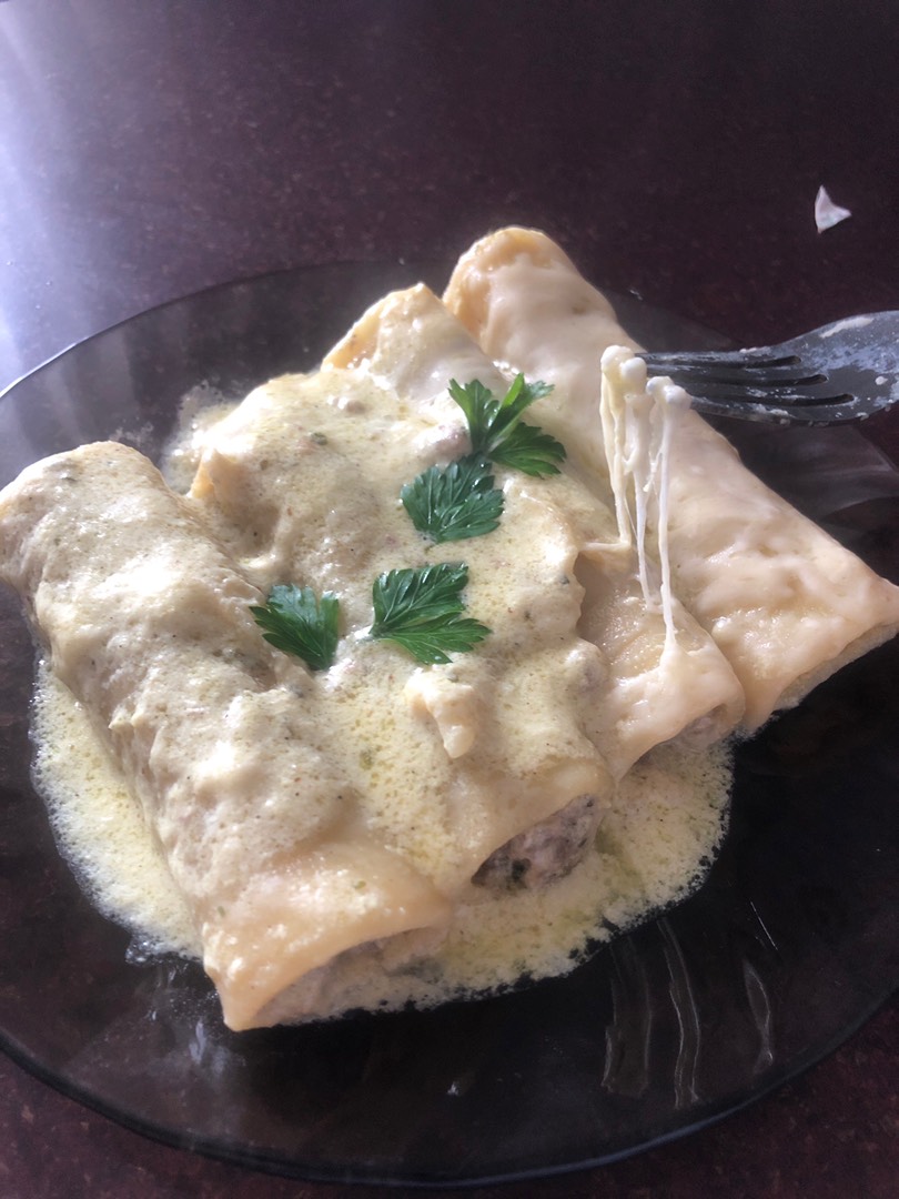 Каннеллони с куриным фаршем, запечённые в духовке