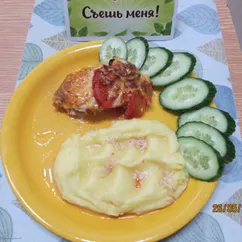 Куриное филе, запечённое с томатами и сыром