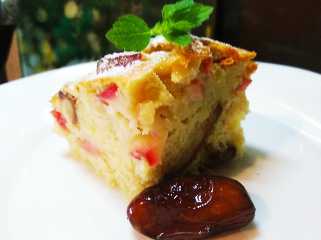 Шарлотка с изюмом и финиками.💕