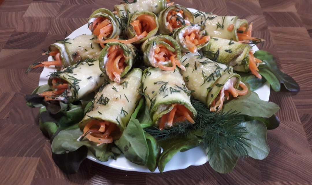 Закусочные рулеты из кабачков