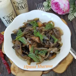 Жареные шампиньоны с луком