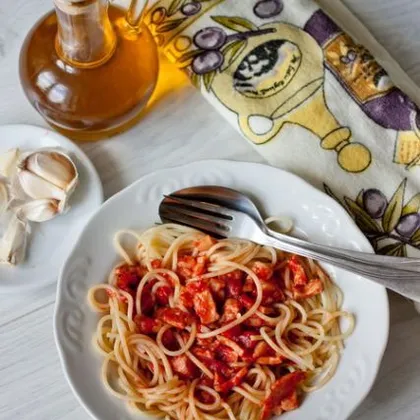 Спагетти с ветчиной в томатном соусе