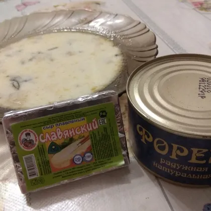 Сырный суп с консервированной форелью