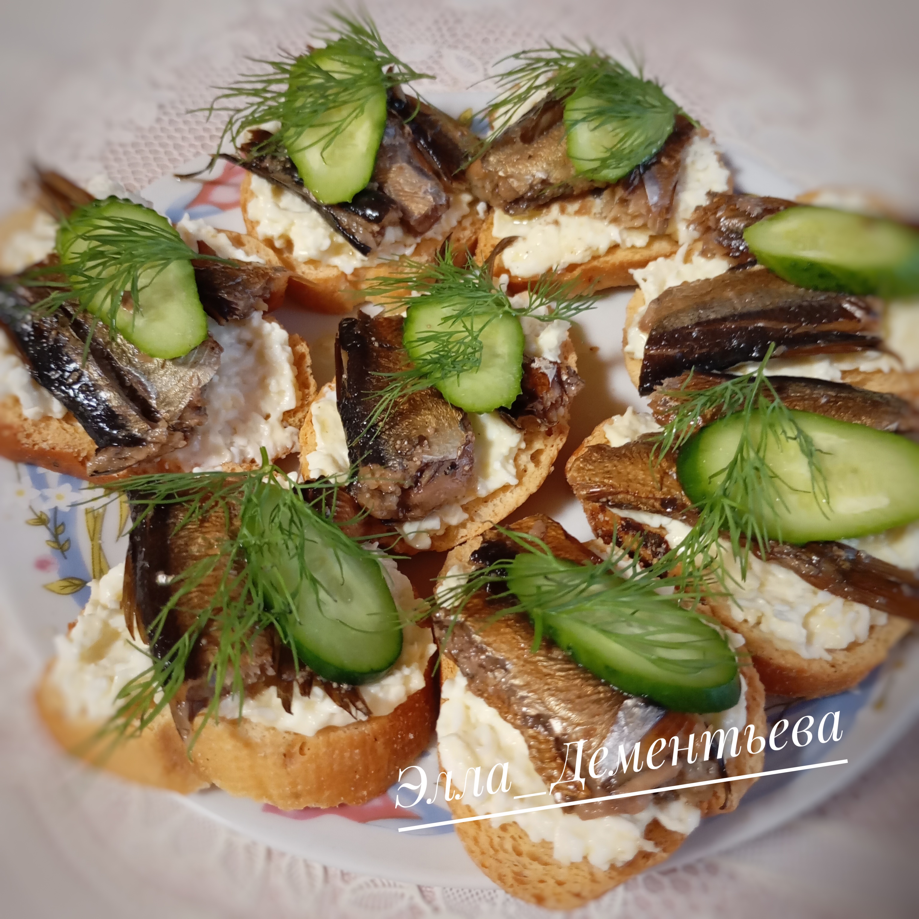 Тосты со шпротами на новогодний стол 2026