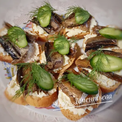 Тосты со шпротами на новогодний стол 2026