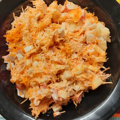 Салат морковка с крабовыми палочками