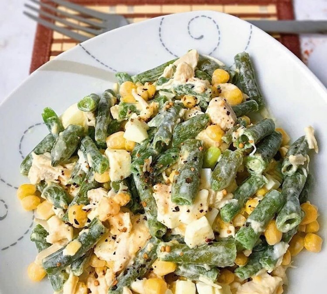 Салат с куриной грудкой и фасолью