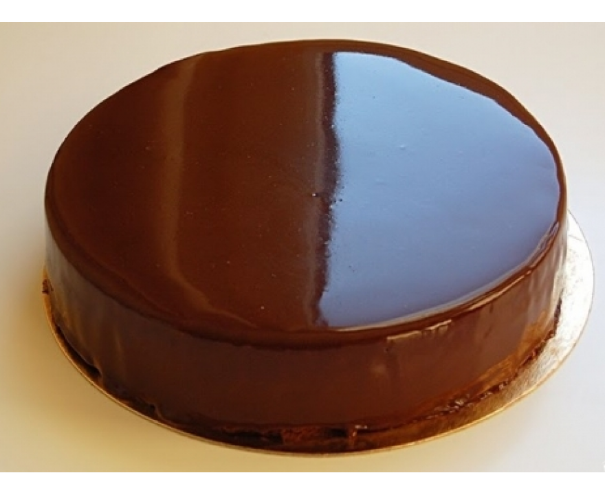 Шоколадная глазурь кувертюр. Торт покрытый глазурью. Торт с шоколадом сверху. Торт с шоколадной глазурью. Глазурь сайт