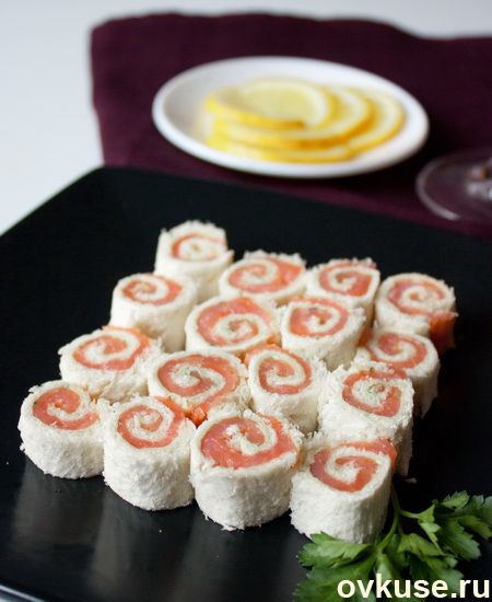 Мини-рулетики с семгой и сливочным сыром