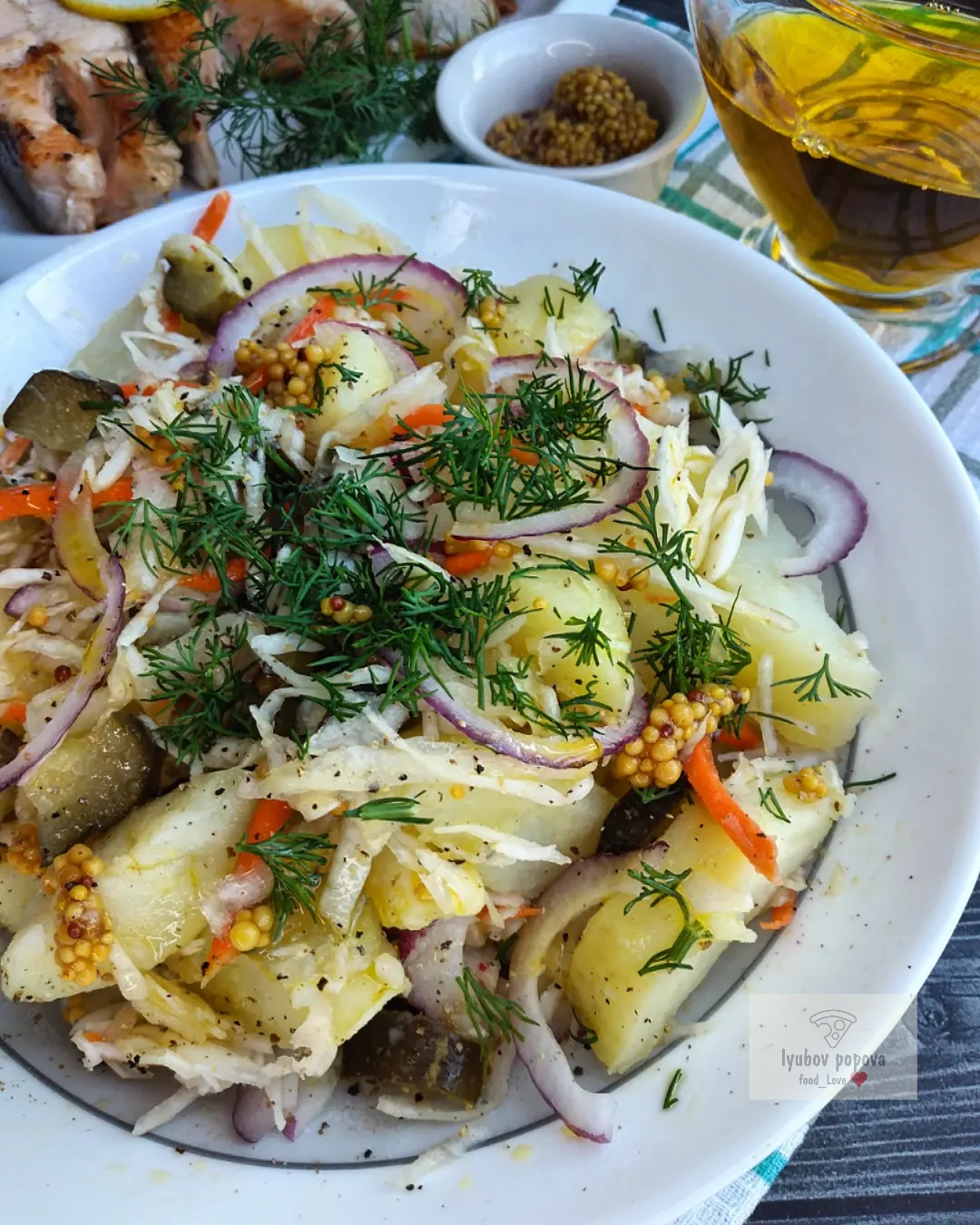Картофельный салат с квашеной капустой и солёными огурцами
