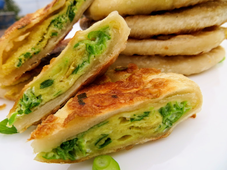 Китайские пирожки с луком и яйцом