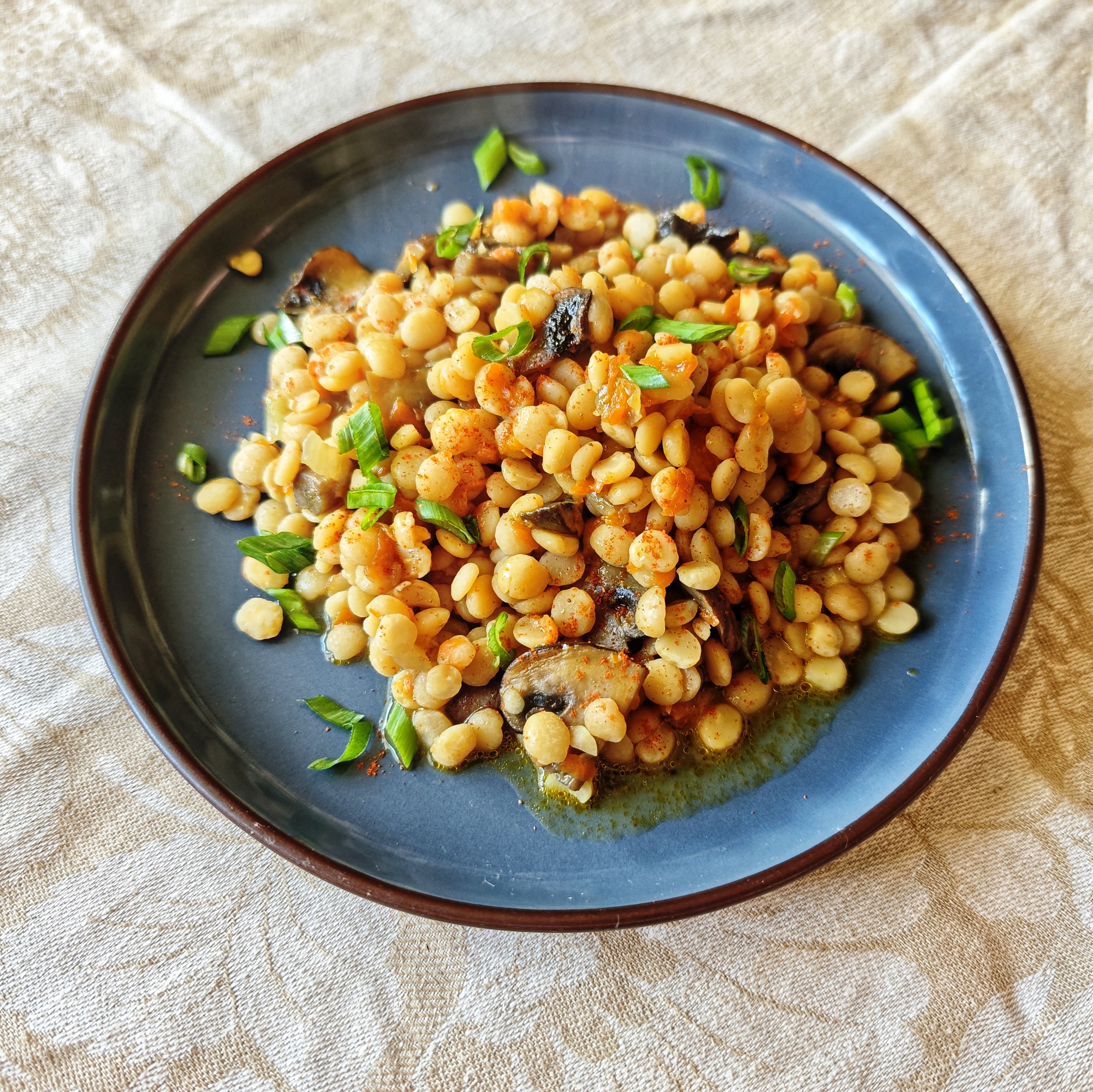 Гороховая каша с шампиньонами