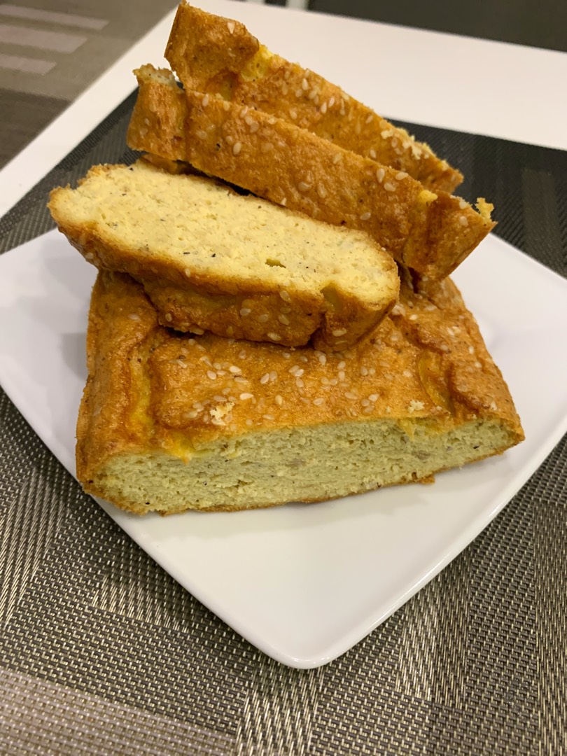 "Белый хлеб" из варёной курицы и орехов